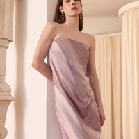 Vestido longo acetinado sem alça mindset gabriella garcia colorido