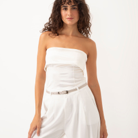 Blusa acetinada decote reto sem alça com pala off white