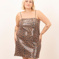Vestido curto plus size animal print paetê mindset colorido