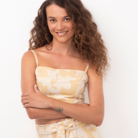 Top cropped com linho floral bege