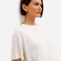 Camiseta comfort feminina de algodão peruano interlock off white