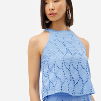 Cropped feminino de laise halterneck folhagem azul