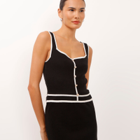 Regata cropped de tricot bicolor com botão preta