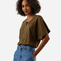 Blusa feminina de suede decote v com aviamento verde
