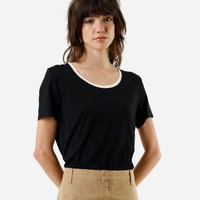Blusa de viscose decote bicolor preta