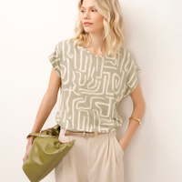 Blusa de viscose manga curta geométrica verde