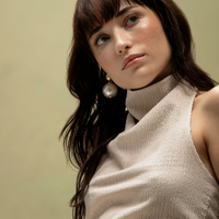 Blusa halterneck texturizada bege