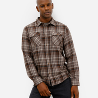 Camisa masculina manga longa com bolsos xadrez marrom