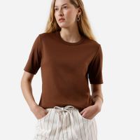 Camiseta básica feminina de algodão peruano manga curta marrom