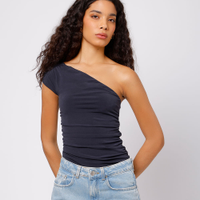 Blusa ombro único feminina com franzido mindset preta