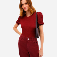 Blusa feminina manga bufante texturizada vinho