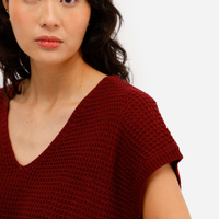 Blusa feminina de tricot texturizada vinho