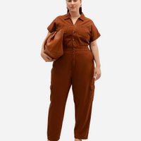 Macacão feminino de sarja plus size marrom