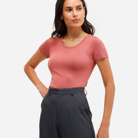 Blusa baby look feminina de tricot com botões rosa