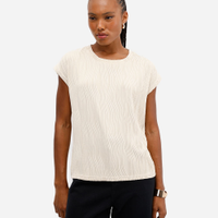 Blusa feminina manga curta em malha texturizada bege