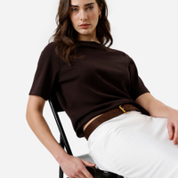 Camiseta feminina de algodão peruano oversized com recorte marrom