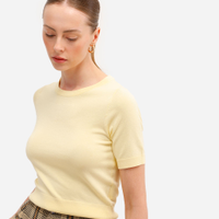 Blusa cropped feminina de tricot manga curta amarela