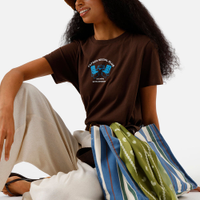 Camiseta feminina de algodão fofoca club marrom