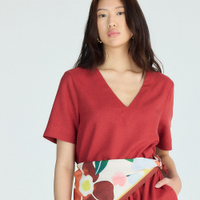 Blusa feminina com linho decote v básica vermelha