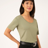 Blusa básica manga curta verde militar - verde mate