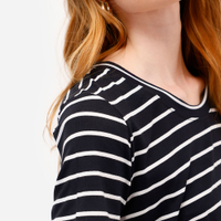 Camiseta de viscose manga curta listrada preta