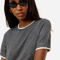 Blusa manga curta regular friso contrastante cinza