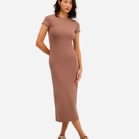 Vestido básico feminino de poliamida com fenda marrom