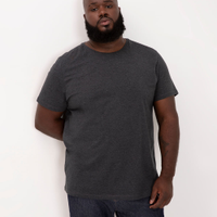 Camiseta de algodão plus size básica manga curta cinza escuro