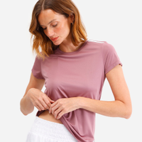 Camiseta feminina esportiva manga curta com listras rosa
