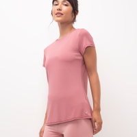 Camiseta feminina esportiva com recorte manga curta rosa