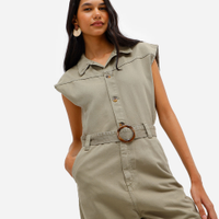 Macacão feminino de sarja com cinto verde