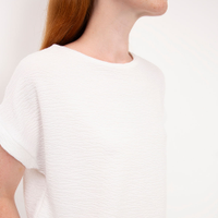 Blusa texturizada manga curta off white