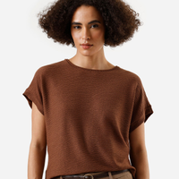 Blusa texturizada manga curta marrom