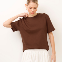 Camiseta oversized feminina de algodão peruano interlock marrom