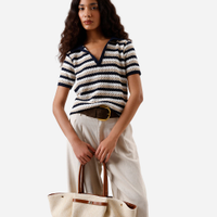Polo feminina de tricot texturizada listrada azul