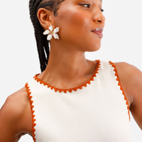 Cropped de tricot com bordado bege