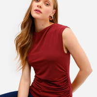Blusa feminina decote redondo franzida vinho