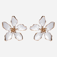 Brinco feminino floral branco