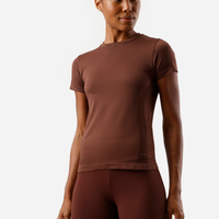 Camiseta esportiva feminina de poliamida sem costura marrom
