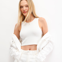 Cropped básico feminino texturizado off white