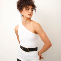 Blusa ombro único canelada off white