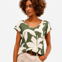 Blusa feminina texturizada decote v folhagem verde