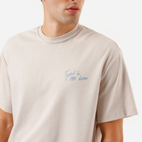 Camiseta box fit masculina com algodão estampada bege