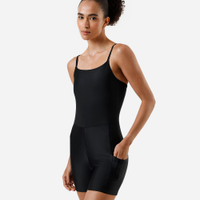 Macaquinho feminino esportivo com bolso preto