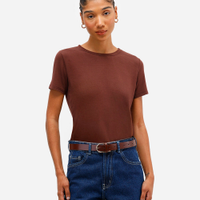 Camiseta feminina básica de viscose manga curta marrom