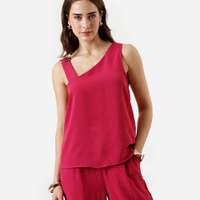 Blusa assimétrica feminina texturizada com fivela rosa