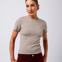 Camiseta baby tee feminina de algodão peruano mindset bege