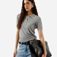 Polo feminina de tricot manga curta cinza