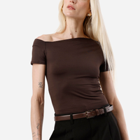 Blusa feminina manga curta assimétrica em malha marrom