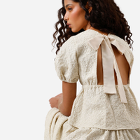 Blusa peplum feminina manga bufante texturizada bege